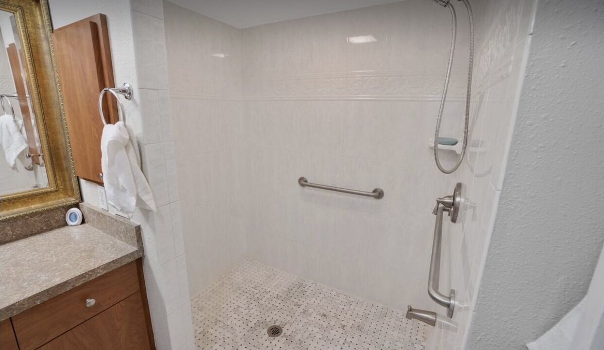 Photo of Bathroom in South Gate Ridge
