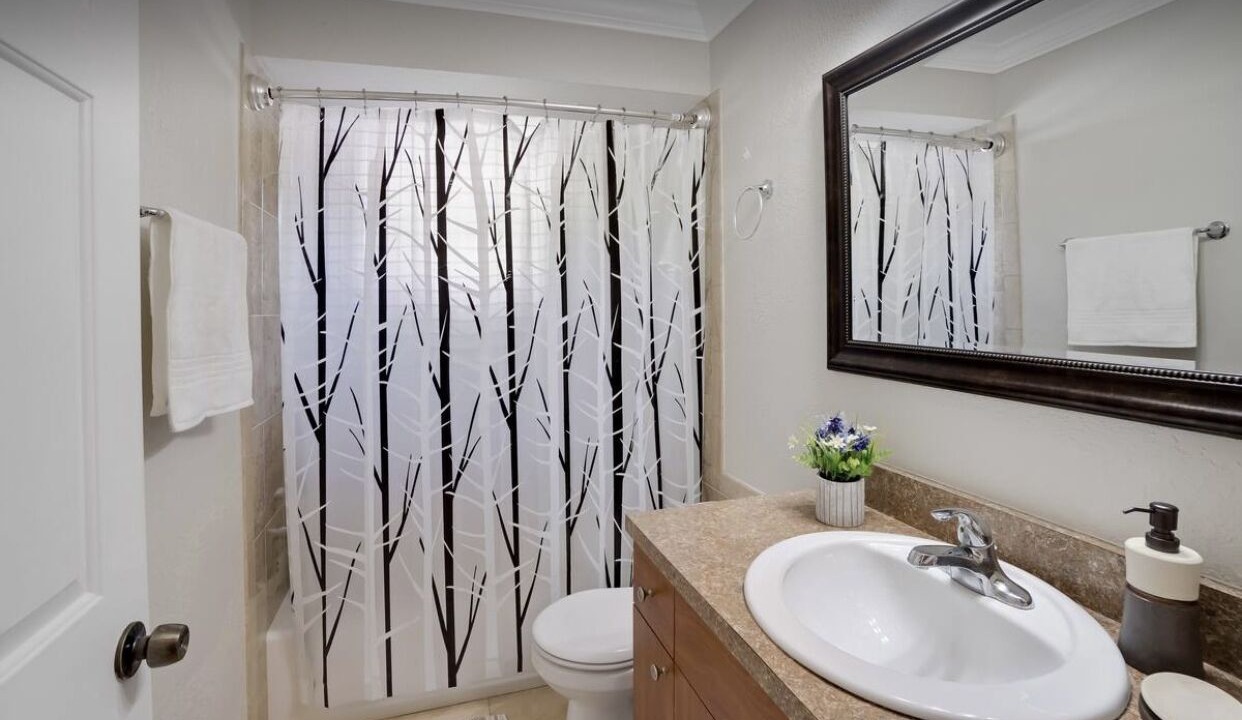 Photo of Bathroom in South Gate Ridge