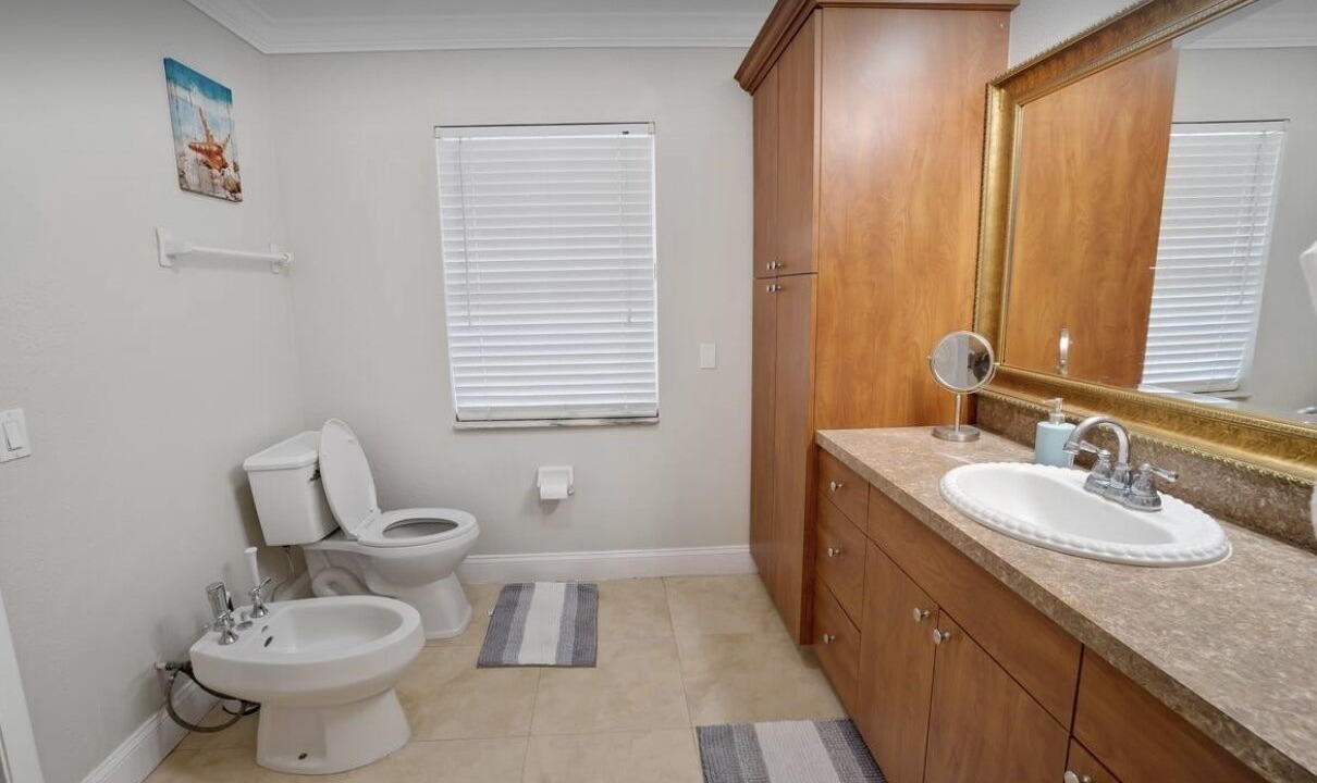 Photo of Bathroom in South Gate Ridge
