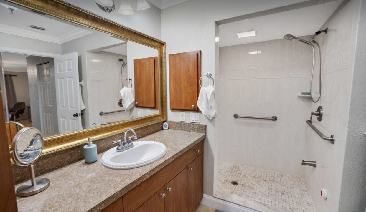 Photo of Bathroom in South Gate Ridge