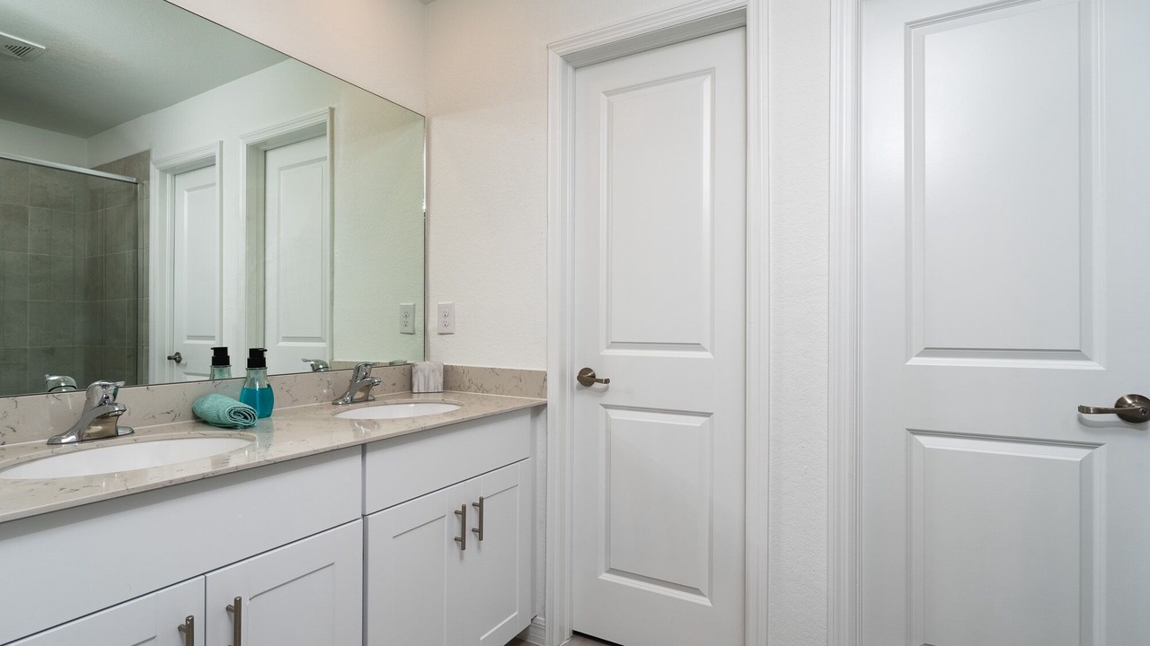 Photo of Bathroom in River Hall
