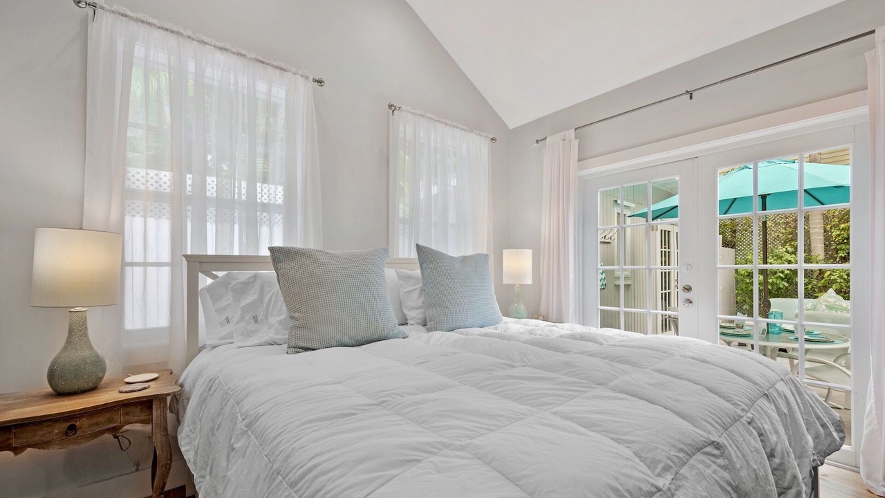 Photo of Bedroom in White Street Gallery District