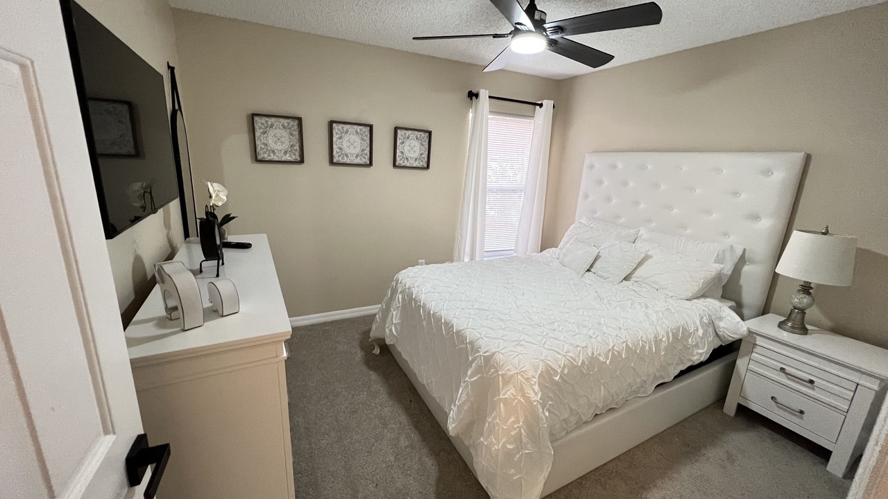 Photo of Bedroom in Crescent Lakes