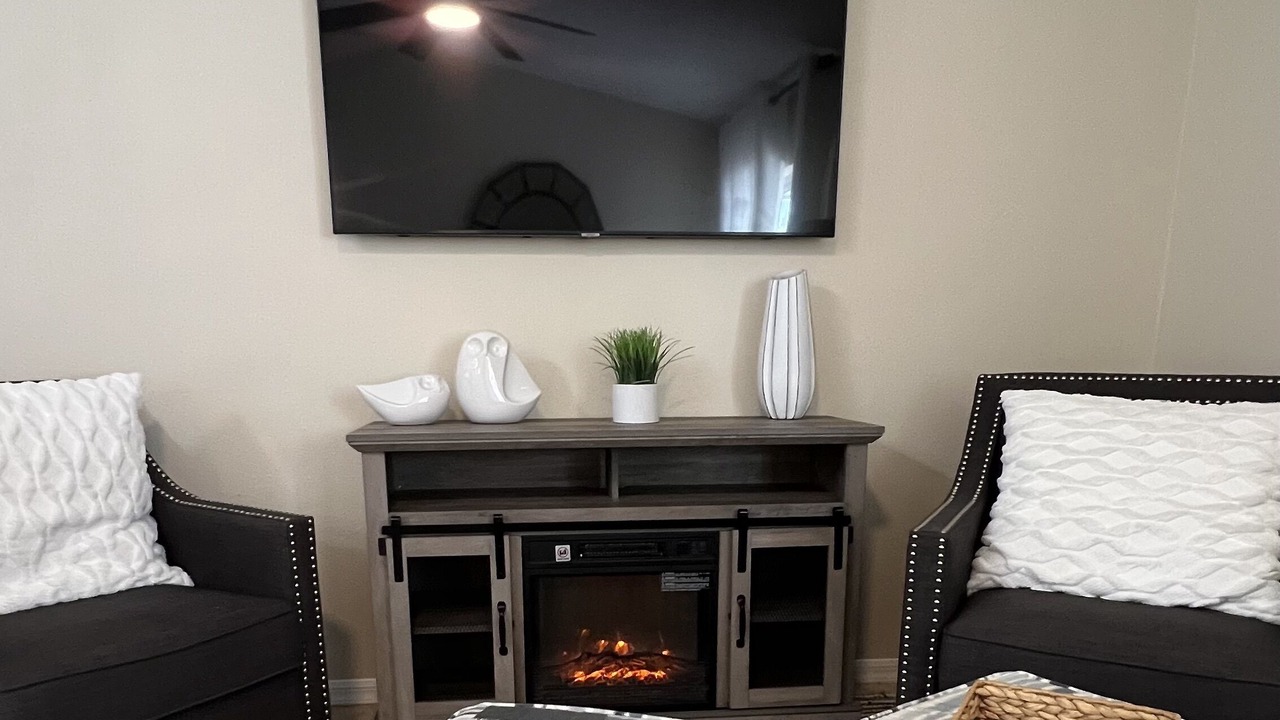 Photo of Livingroom in Crescent Lakes