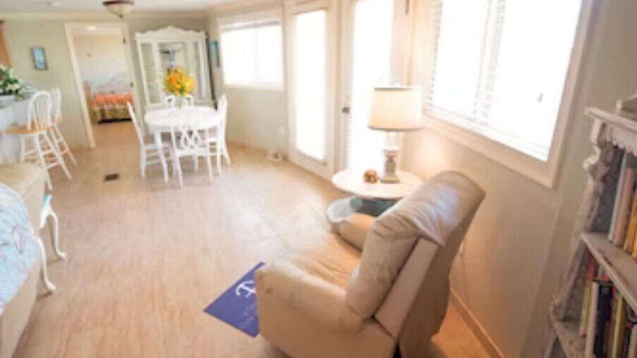 Photo of Livingroom in Signal Cove