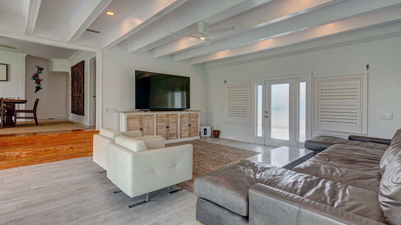 Photo of Livingroom in Ambersand Beach
