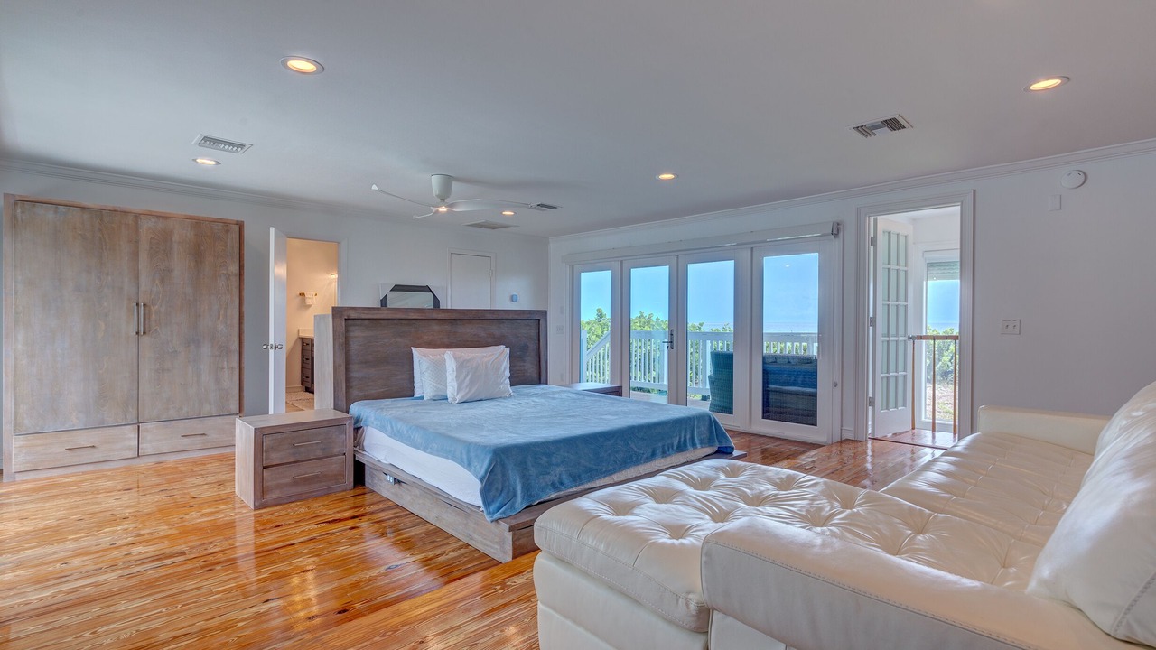Photo of Bedroom in Ambersand Beach