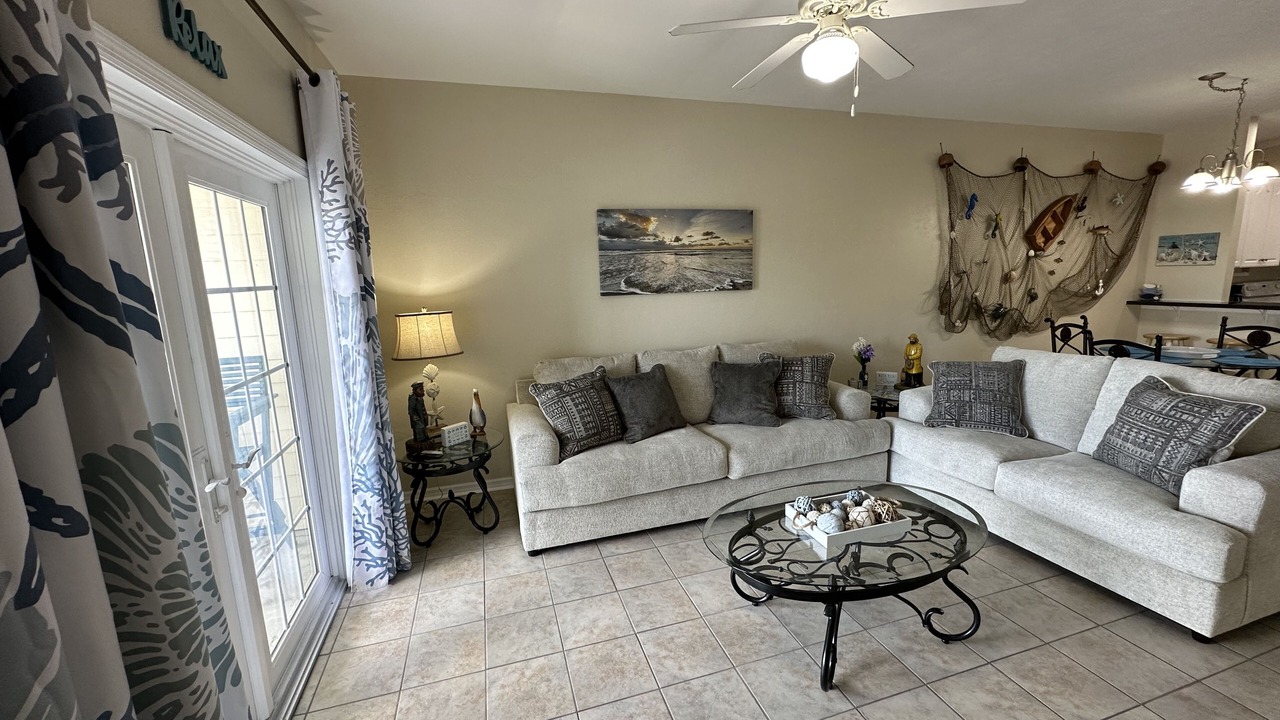 Photo of Livingroom in Suwannee