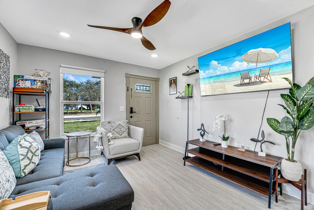 Photo of Livingroom in Palm Beach - West Palm Beach