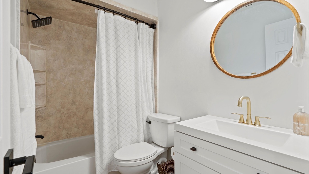 Photo of Bathroom in Girvin