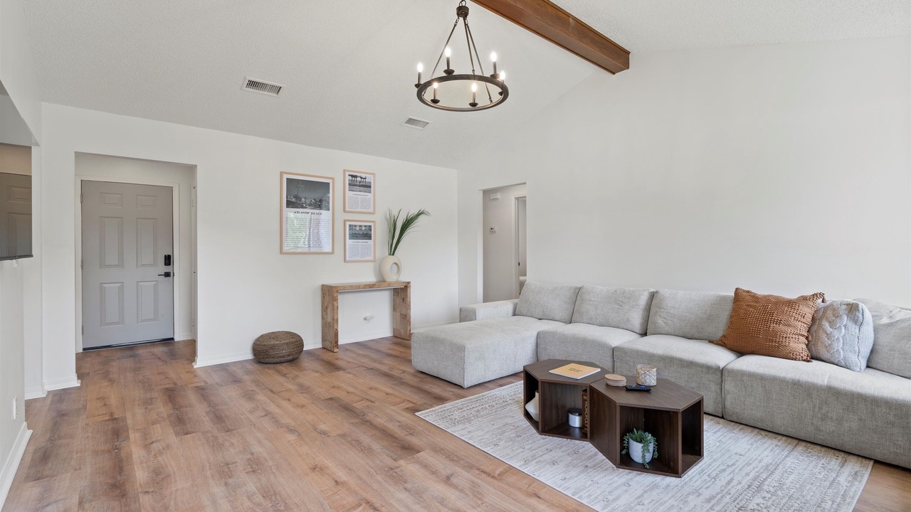 Photo of Livingroom in Girvin