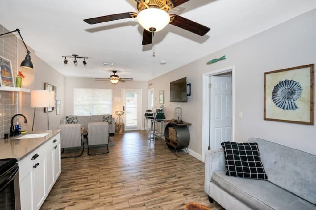 Photo of Livingroom in Poinsettia Heights