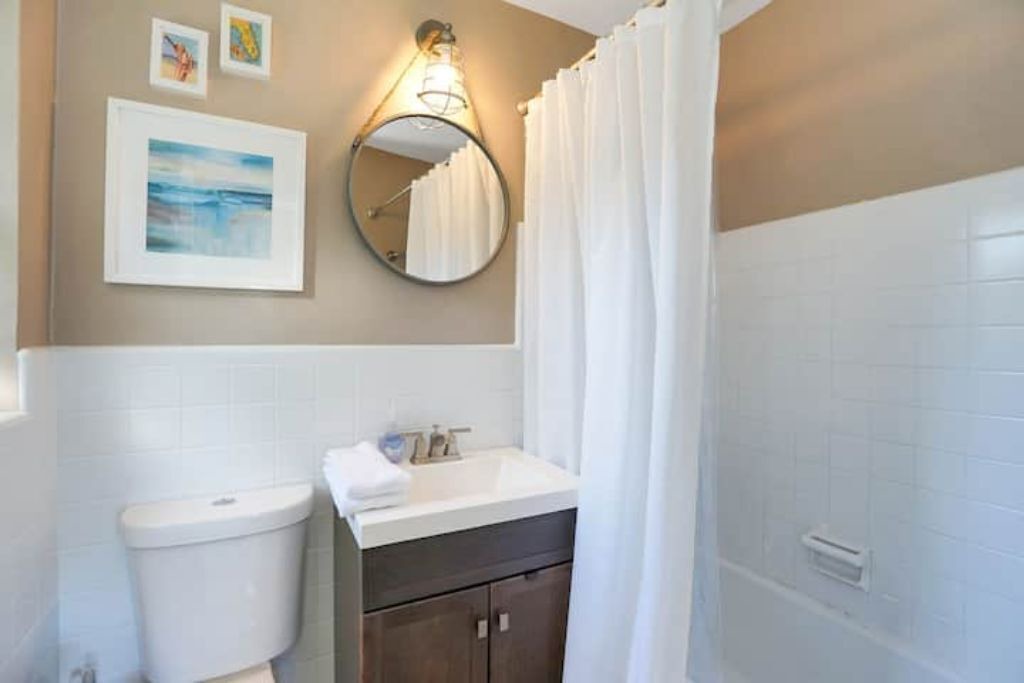 Photo of Bathroom in Poinsettia Heights