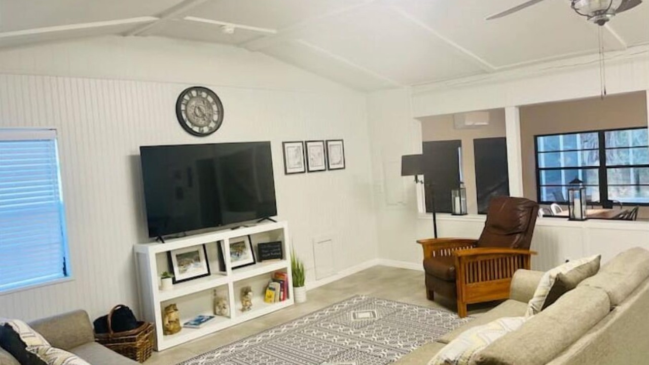 Photo of Livingroom in Weeki Wachee Gardens