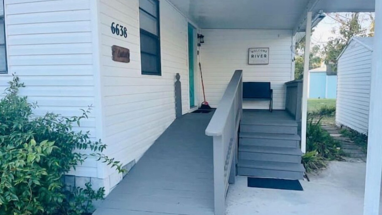 Photo of Patio Balcony in Weeki Wachee Gardens
