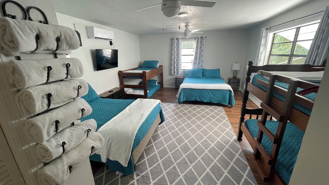 Photo of Bedroom in Weeki Wachee Gardens