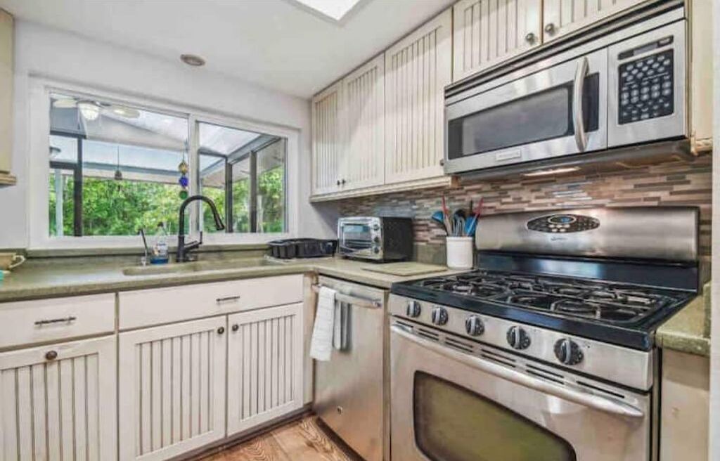 Photo of Kitchen in Weeki Wachee Gardens