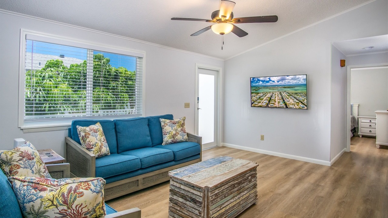 Photo of Livingroom in Breezeswept Beach Estates