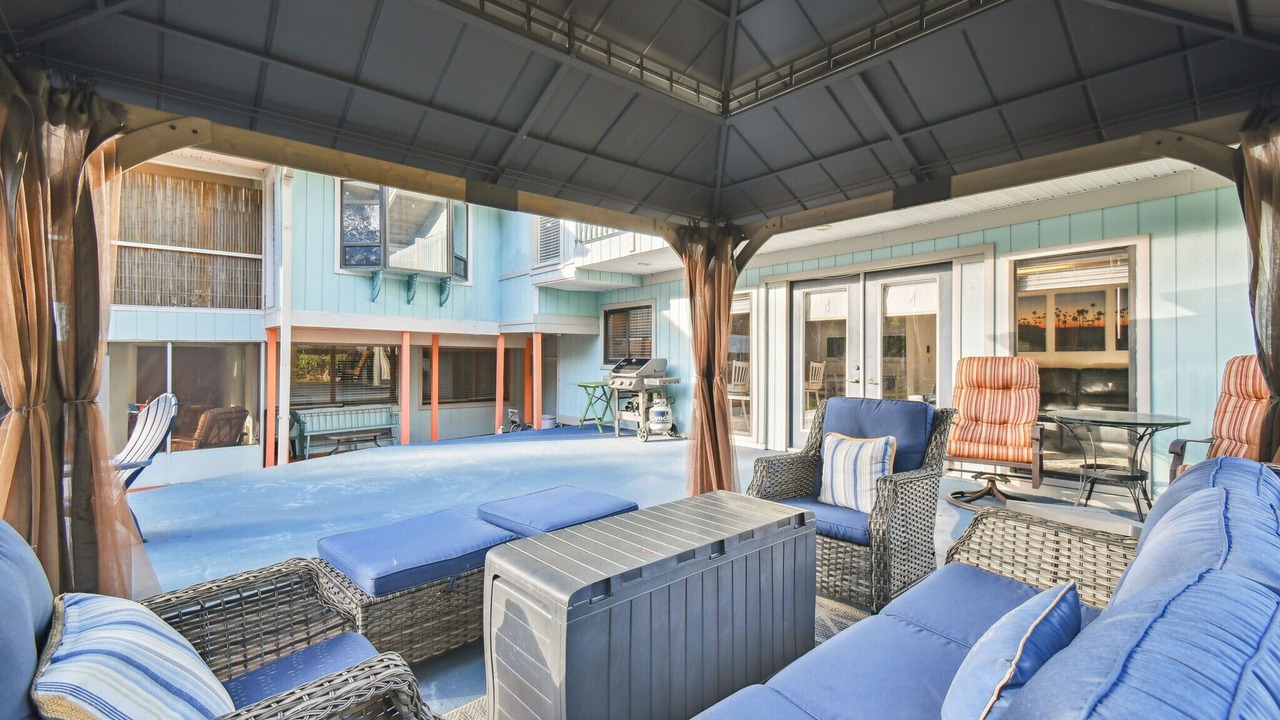 Photo of Patio Balcony in Weeki Wachee Gardens