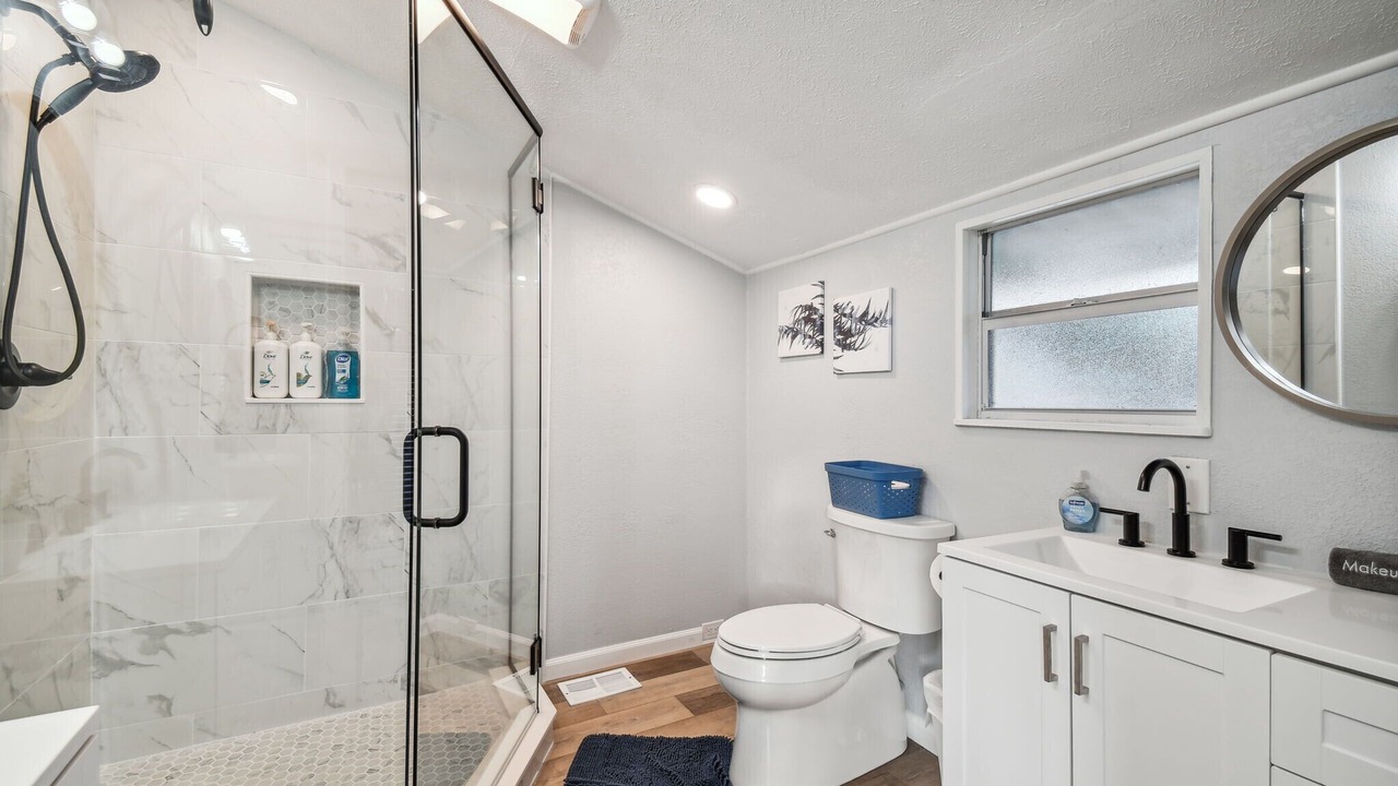 Photo of Bathroom in Weeki Wachee Gardens