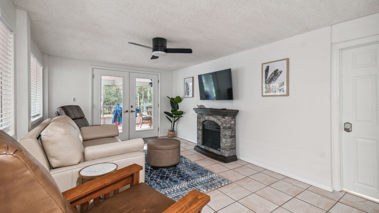 Photo of Livingroom in Weeki Wachee Gardens