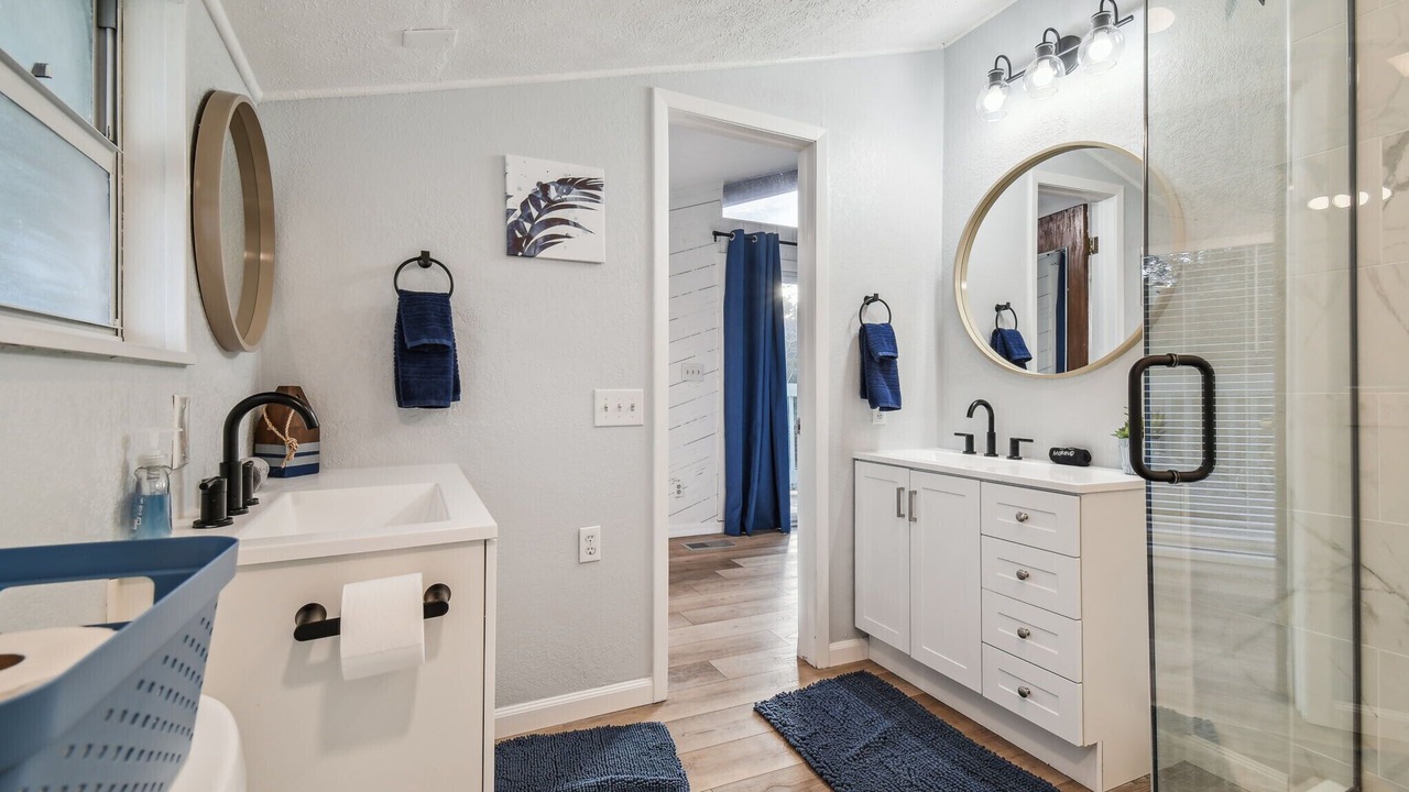 Photo of Bathroom in Weeki Wachee Gardens