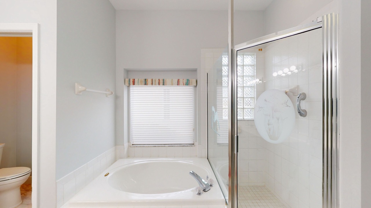 Photo of Bathroom in Crown Pointe