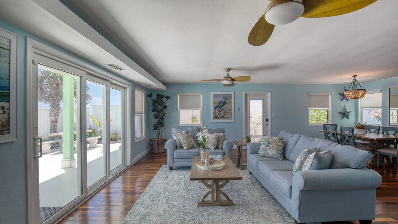 Photo of Livingroom in River Ridge Estates