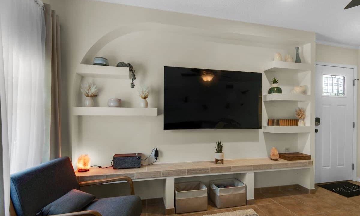 Photo of Livingroom in Northeast Pensacola