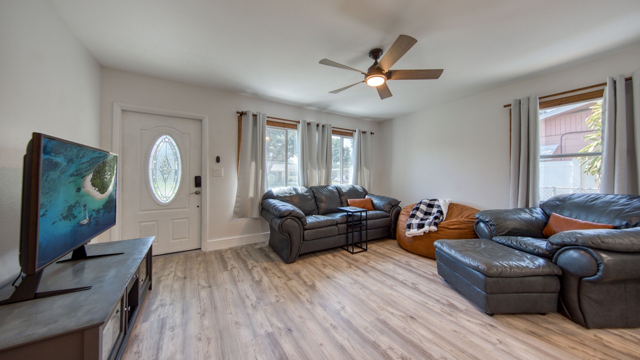 Photo of Livingroom in Disston Heights