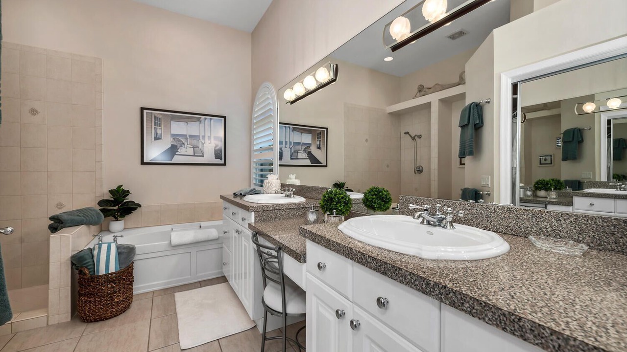 Photo of Bathroom in Crown Pointe