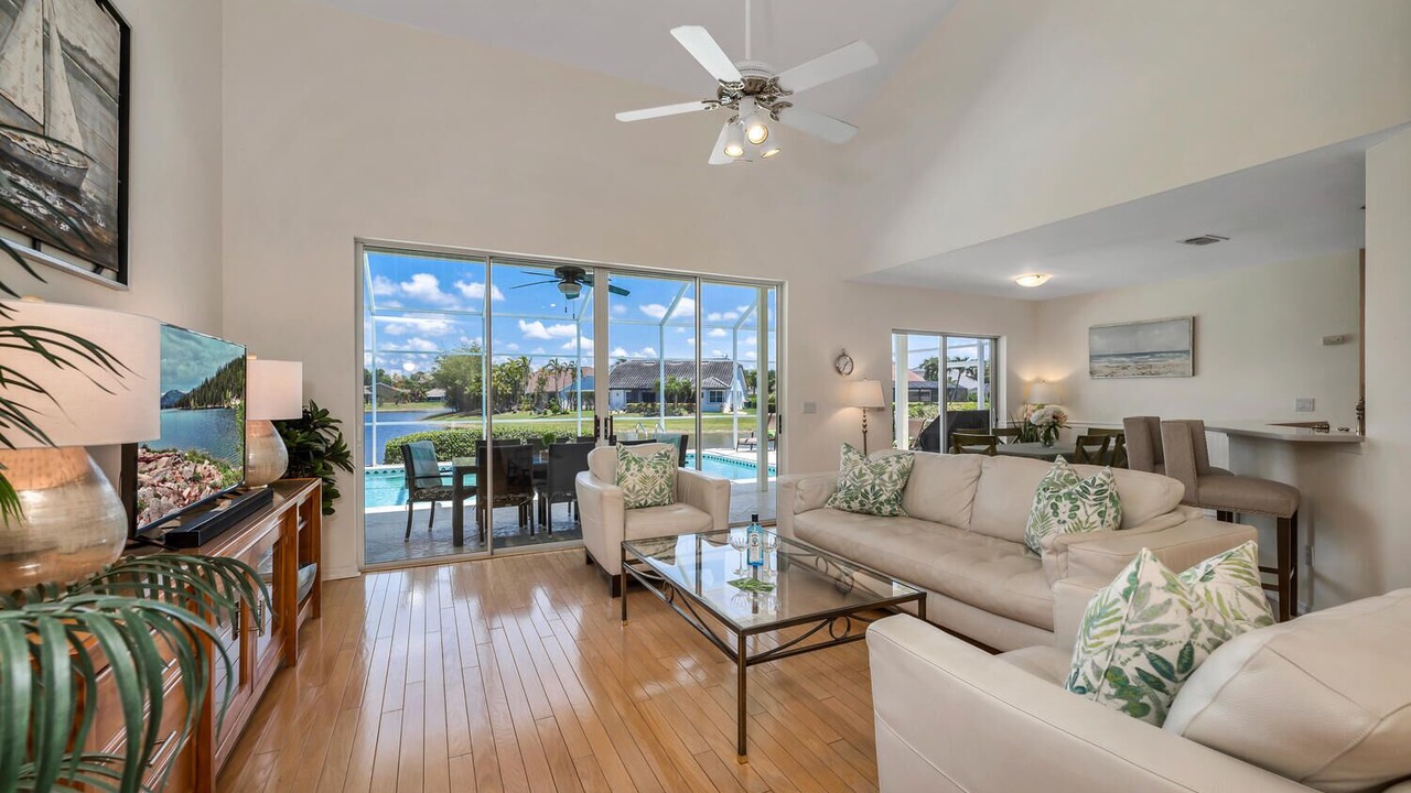 Photo of Livingroom in Crown Pointe