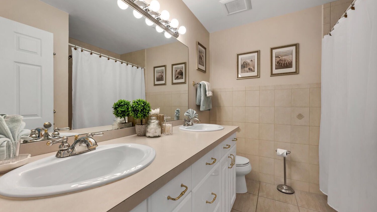Photo of Bathroom in Crown Pointe