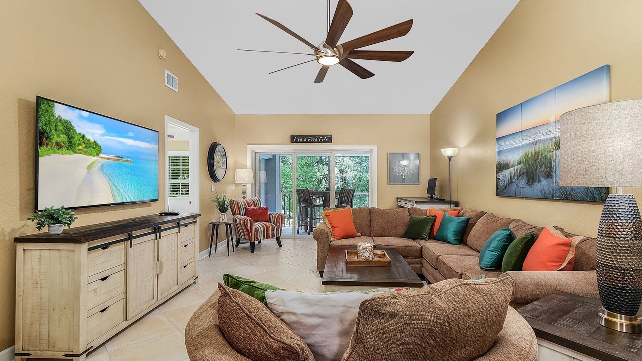 Photo of Livingroom in Pelican Bay