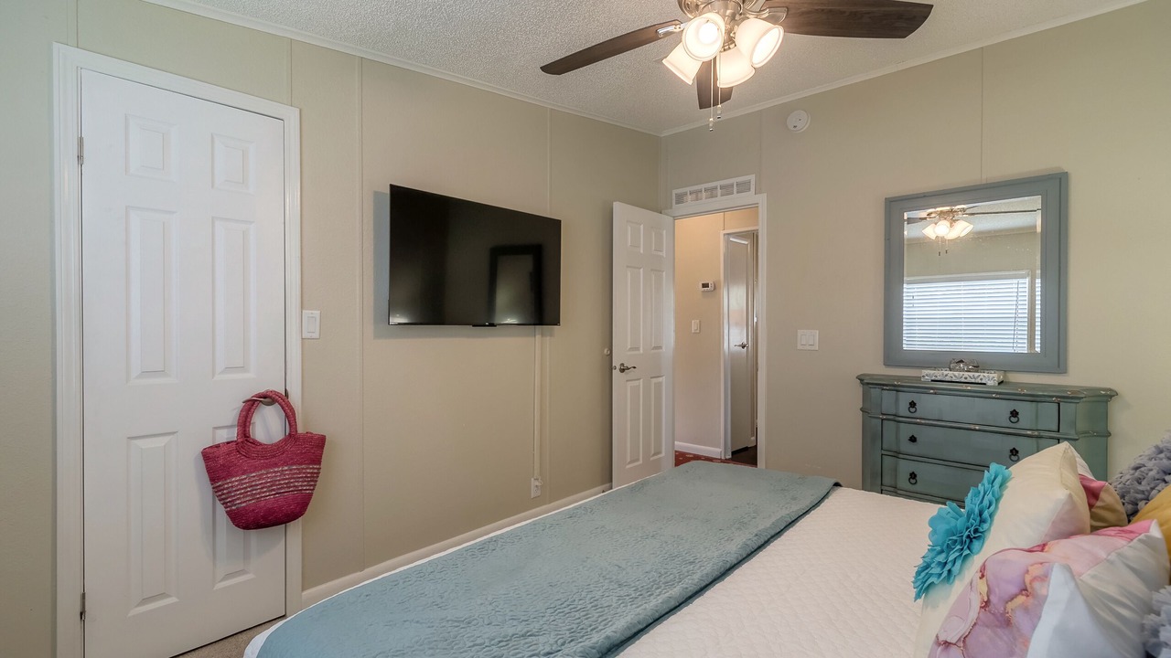 Photo of Bedroom in Edgewater