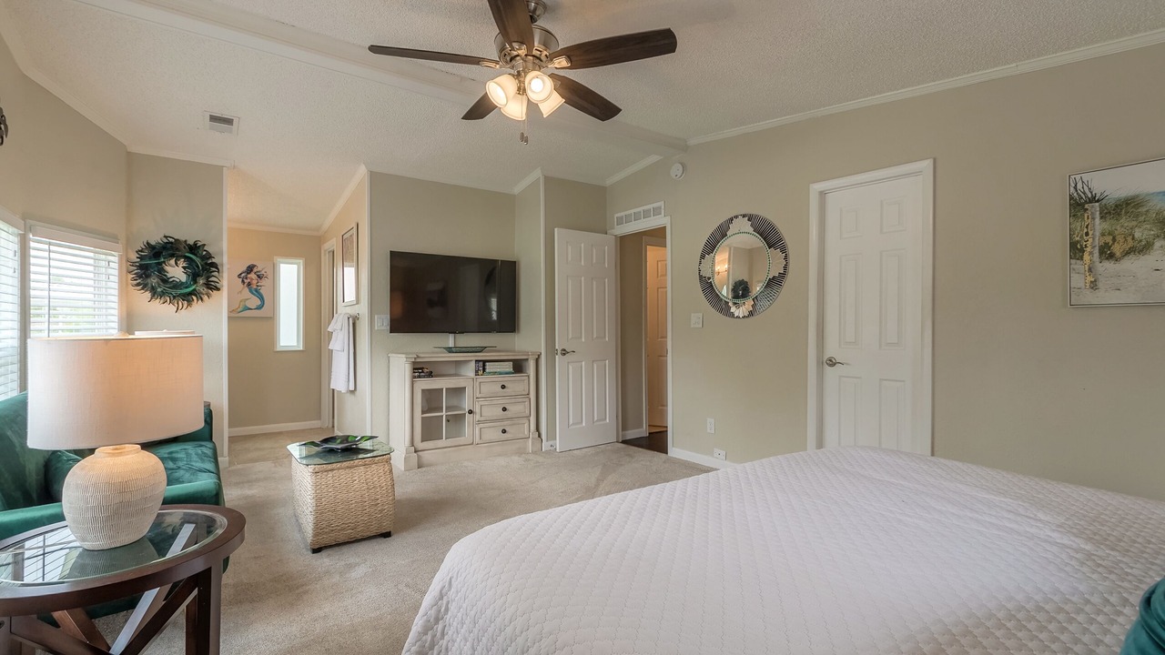 Photo of Bedroom in Edgewater