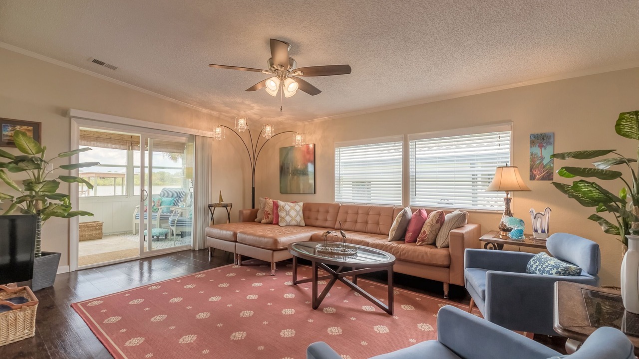 Photo of Livingroom in Edgewater