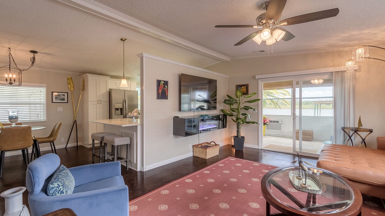 Photo of Livingroom in Edgewater