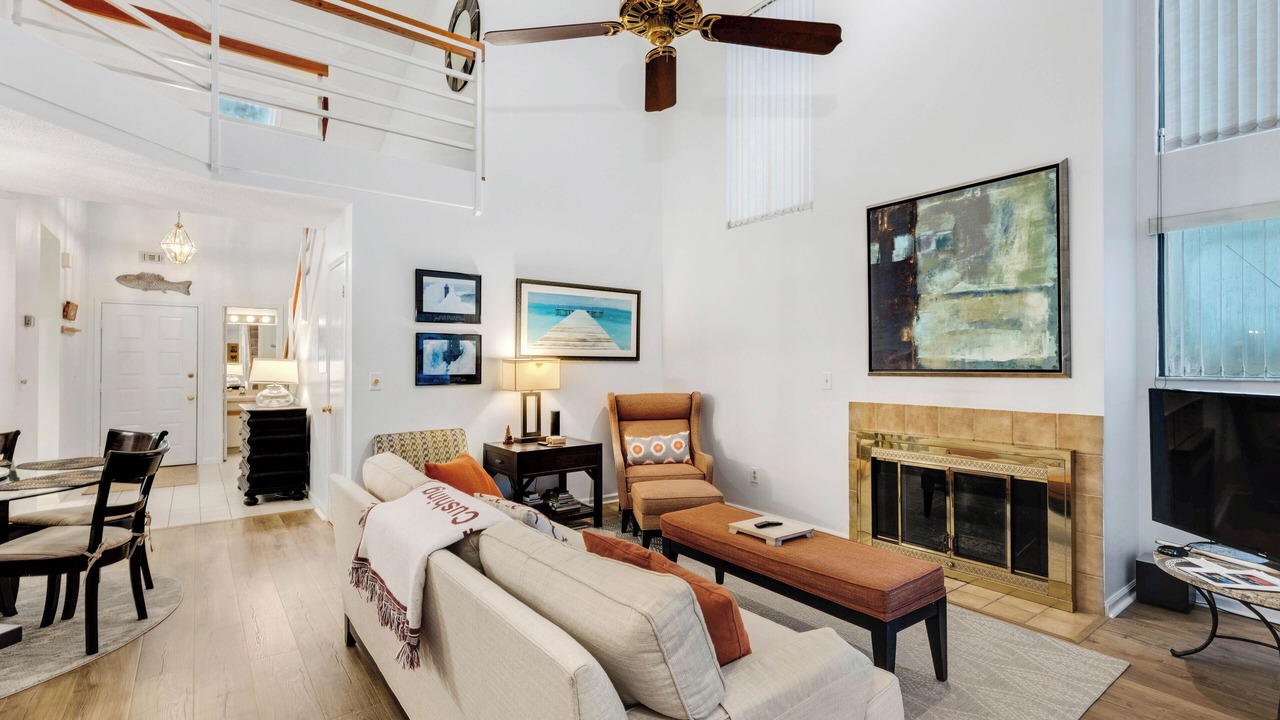 Photo of Livingroom in Palm Valley