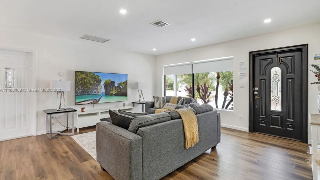 Photo of Livingroom in Pompano Isles