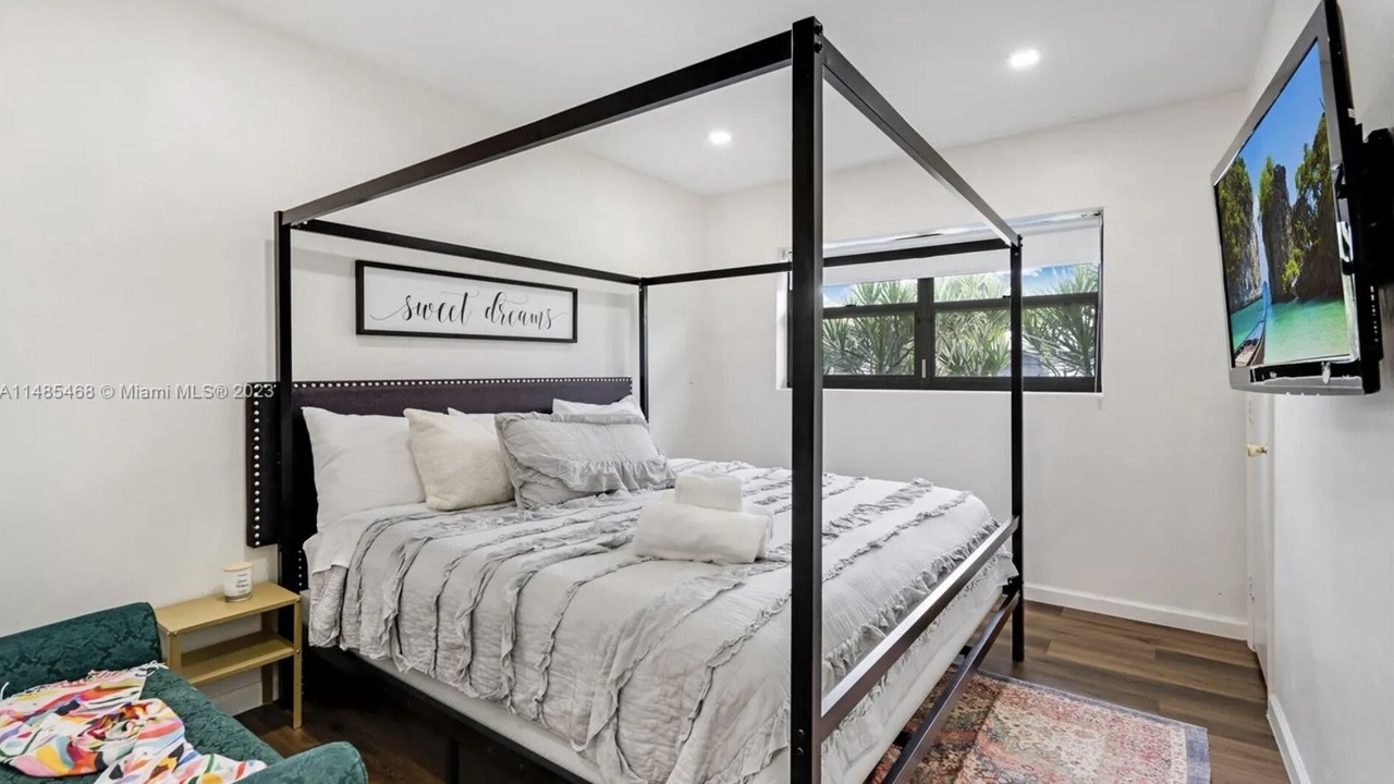 Photo of Bedroom in Pompano Isles
