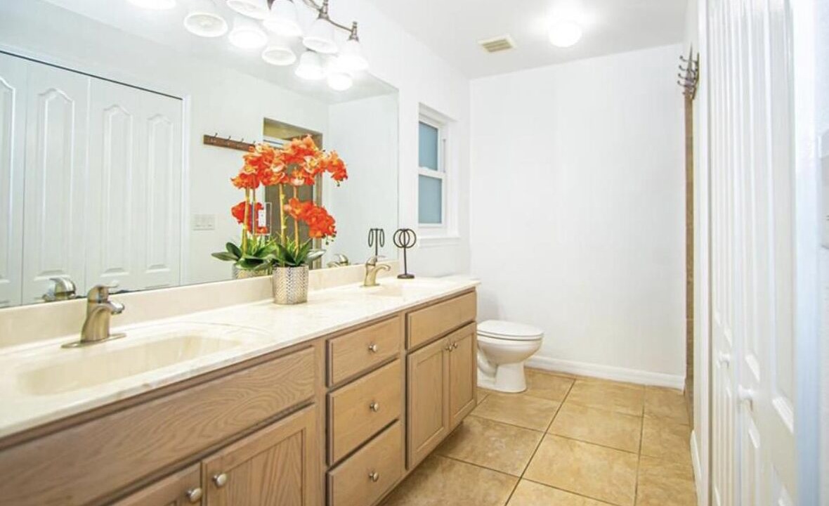 Photo of Bathroom in Eisenhower