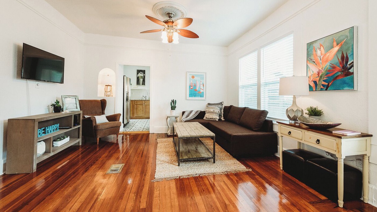 Photo of Livingroom in Historic Uptown