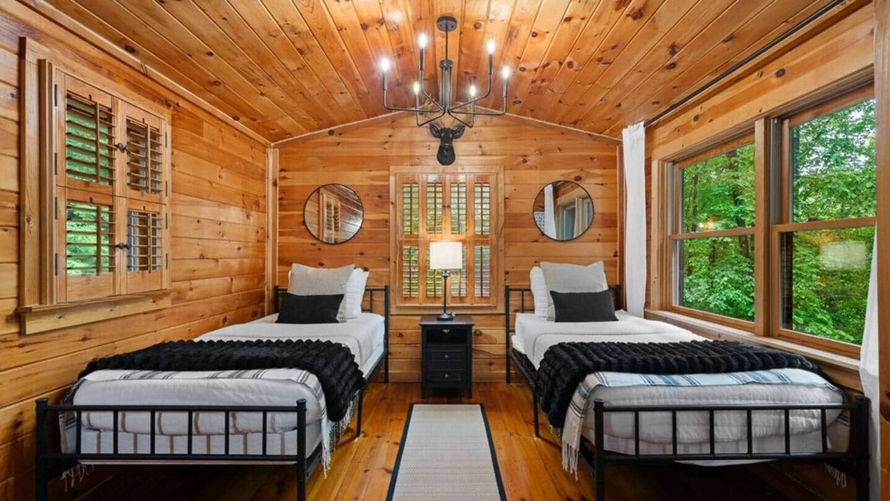 Photo of Bedroom in Walnut Mountain