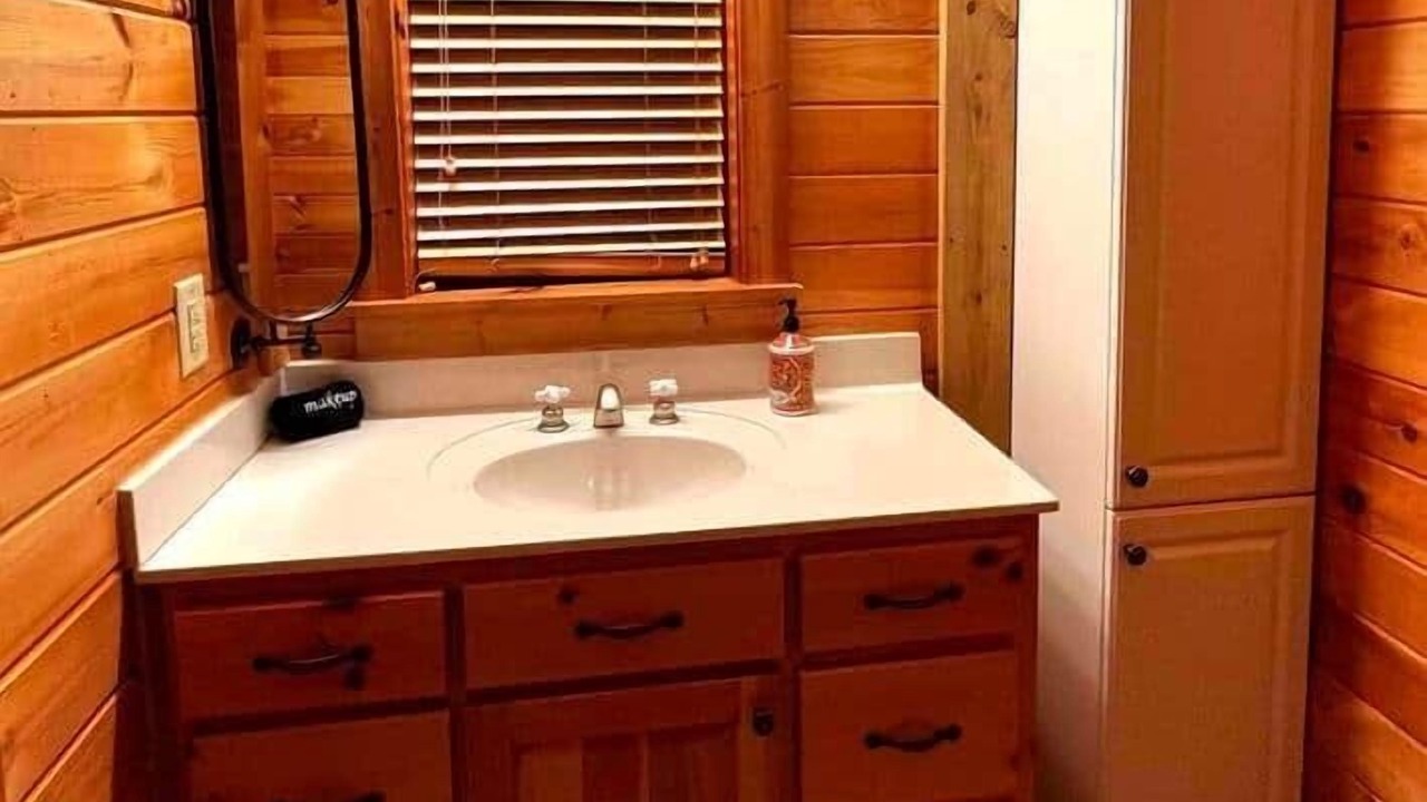 Photo of Bathroom in Walnut Mountain