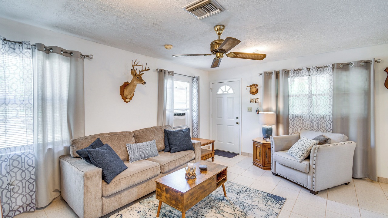 Photo of Livingroom in Edgar