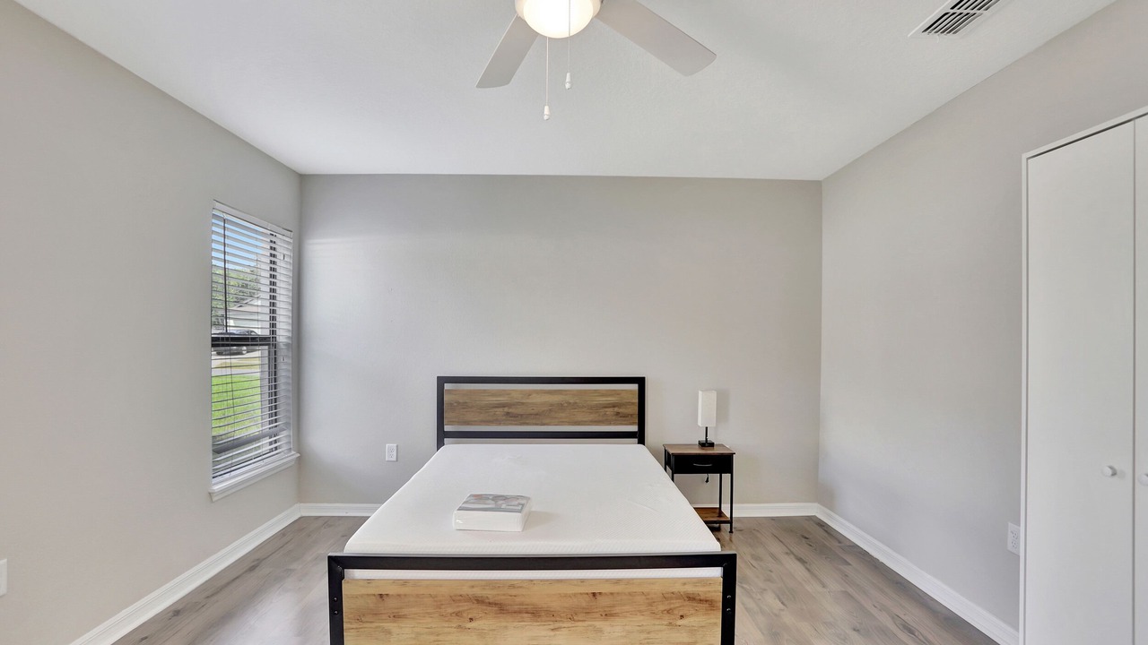 Photo of Bedroom in Tavares