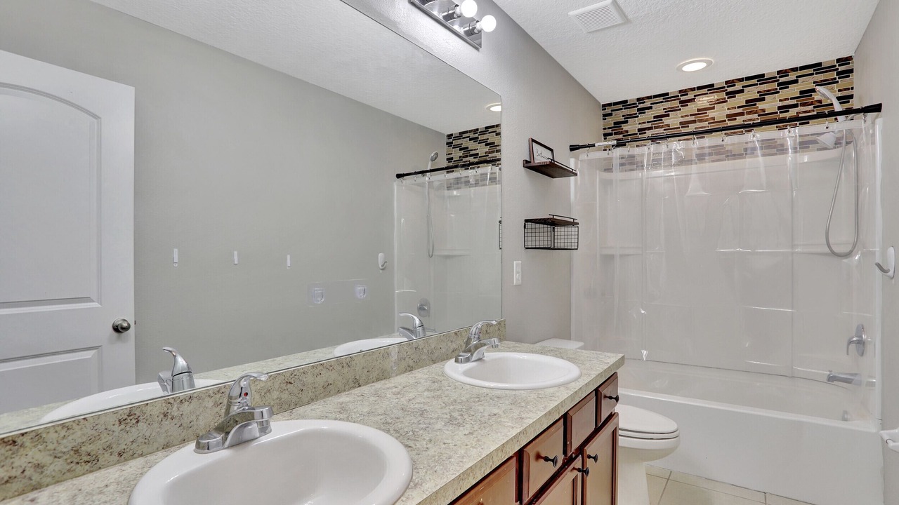 Photo of Bathroom in Tavares
