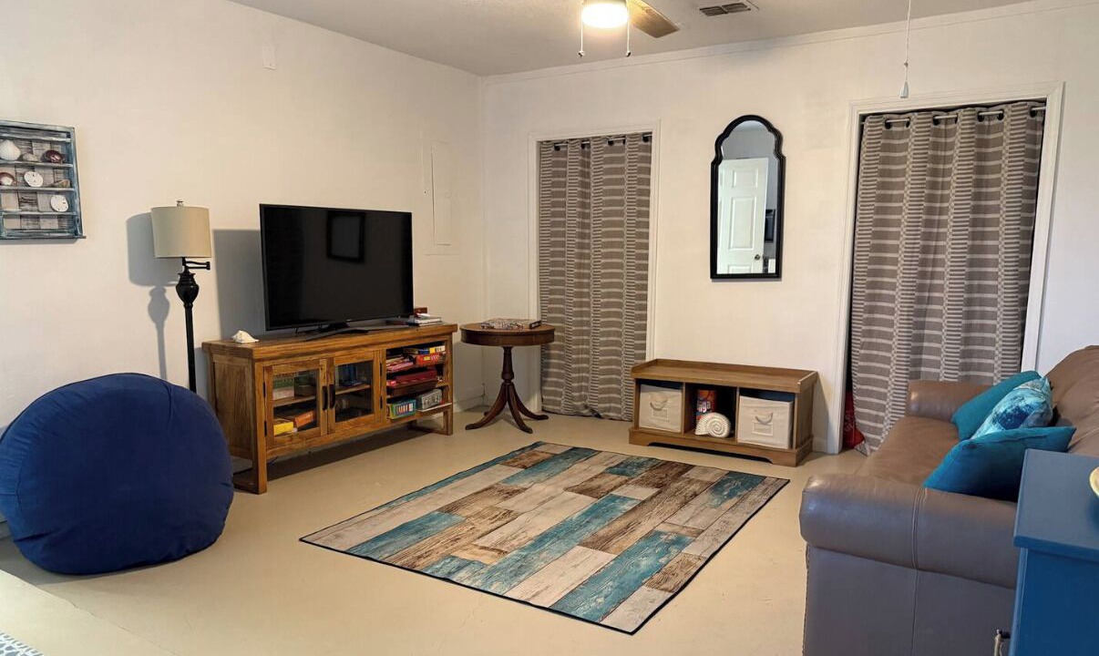 Photo of Livingroom in Florida Shores