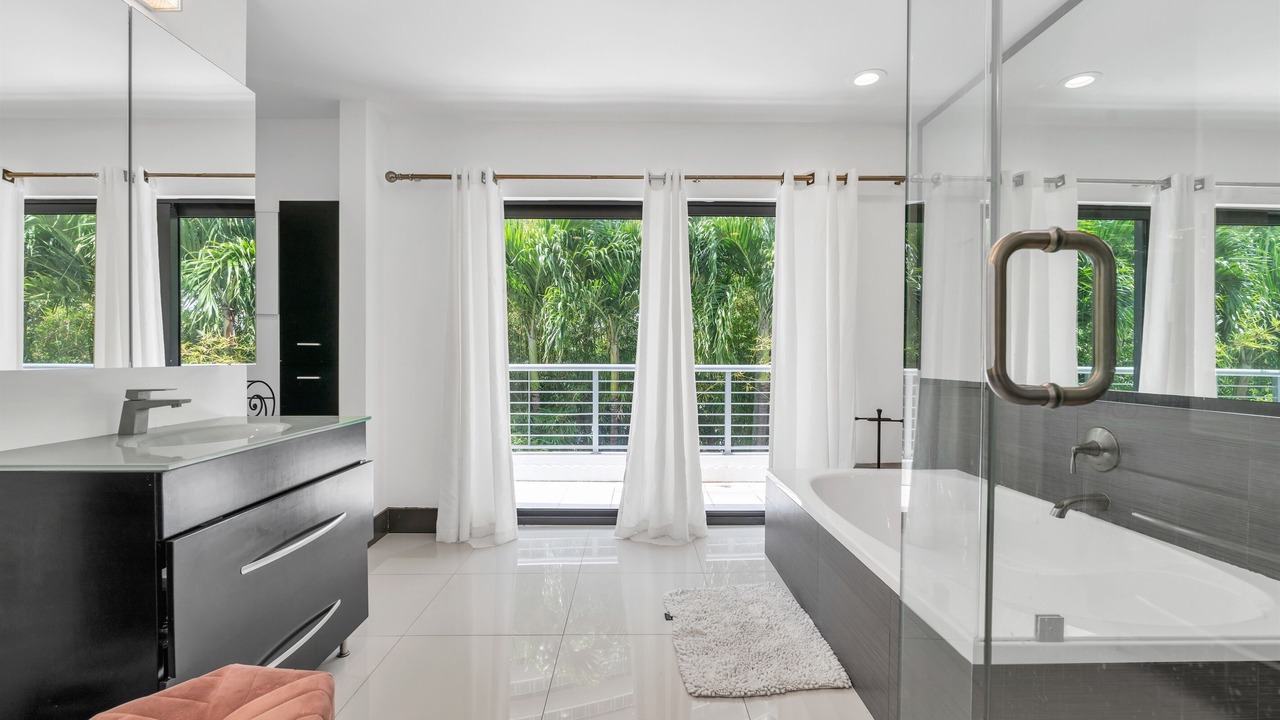 Photo of Bathroom in Lauderdale Beach